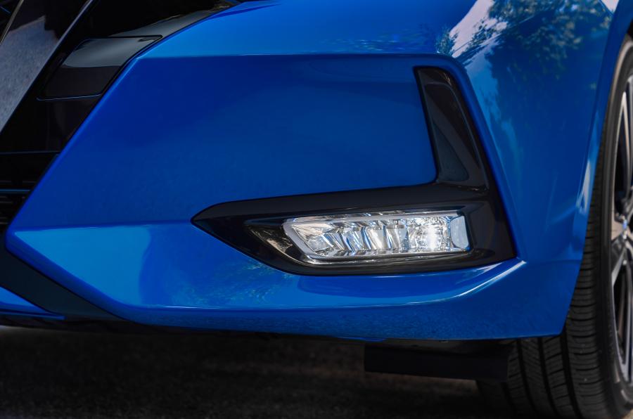 Детали экстерьера Nissan Sentra SR 2020 года  (NA) (фото 15 из 51)